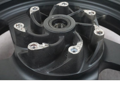 Snett uppifrån på Fälg från en Kawasaki VN 1500 -1996 motorcykel.