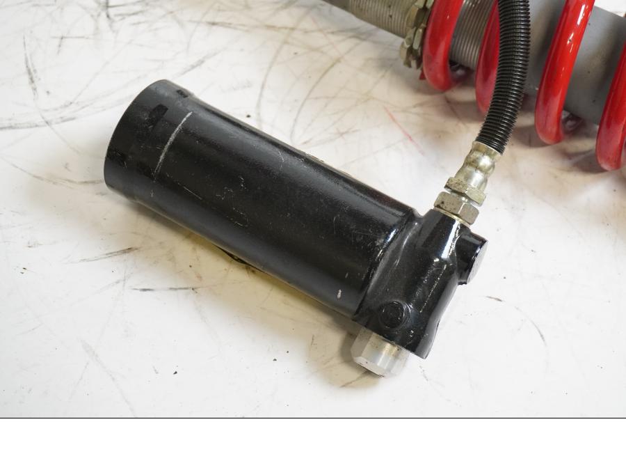 Baksidan på Stötdämpare från en Triumph Daytona 600 -2003 motorcykel.