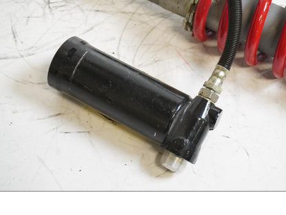 Baksidan på Stötdämpare från en Triumph Daytona 600 -2003 motorcykel.