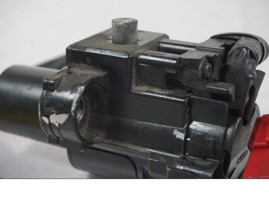 Extrabild4 på <p>Låssats från Honda XL 650 V 2000.</p>

<p>1st nyckel, tändningslås, sadellås, tanklock/lås.</p>

<p>HISS antenn. Slitage av lack på tändningslåset se bild.</p> motorcykel.