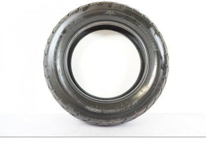 Framsidan på <p>Bakdäck Bridgestone G546 170/80-15.</p>

<p>75% mönsterdjup är kvar, tillverkningsår hittas ej. slitage normalt.</p> moped.