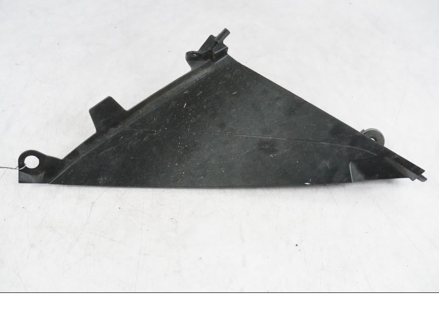 Framsidan på Toppkåpsinsida från en Suzuki GSX-R 1000 -2008 motorcykel.