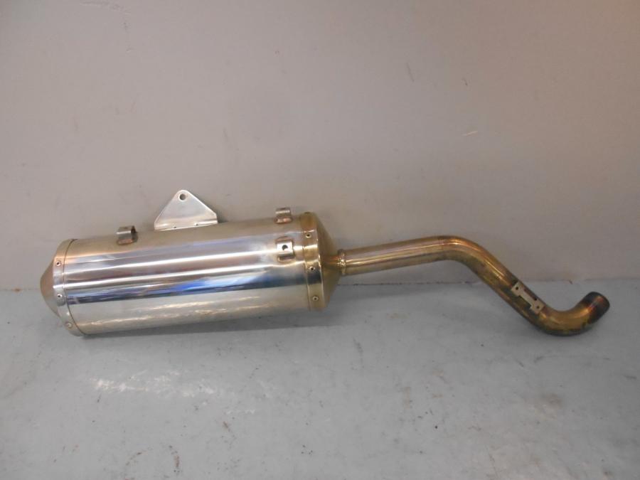 Framsidan på Ljuddämpare från en Triumph Tiger -2008 motorcykel.