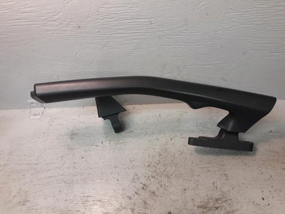 Framsidan på Passagerarhandtag från en Kawasaki GTR 1400 -2012 motorcykel.