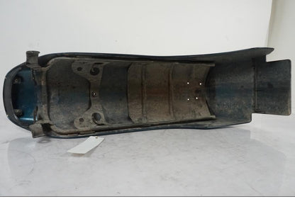 Extrabild6 på <p>Bakskärm från Suzuki VZ 800 1997.</p>

<p>Med invändigt stag, mindre lackskador, repor och en spricka höger fram se bilder.</p> motorcykel.