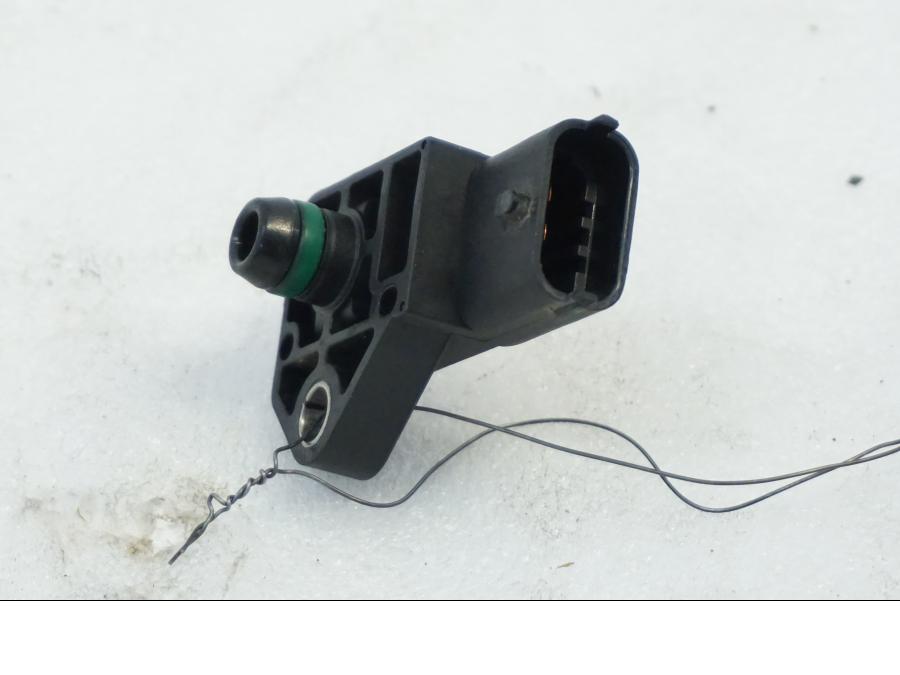 Framsidan på Mapsensor från en Aprilia RSV 1000 -2010 motorcykel.