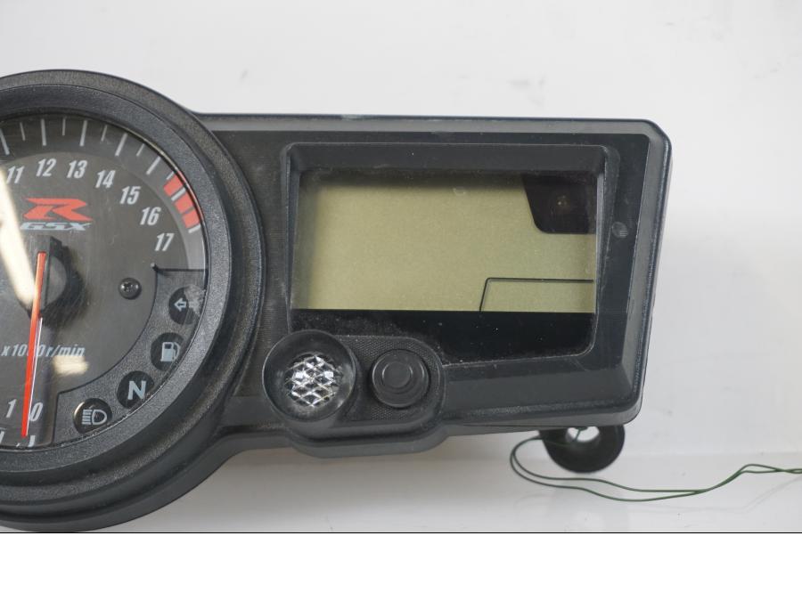 Höger sida på Instrumentpanel från en Suzuki GSX-R 600 -2004 motorcykel.