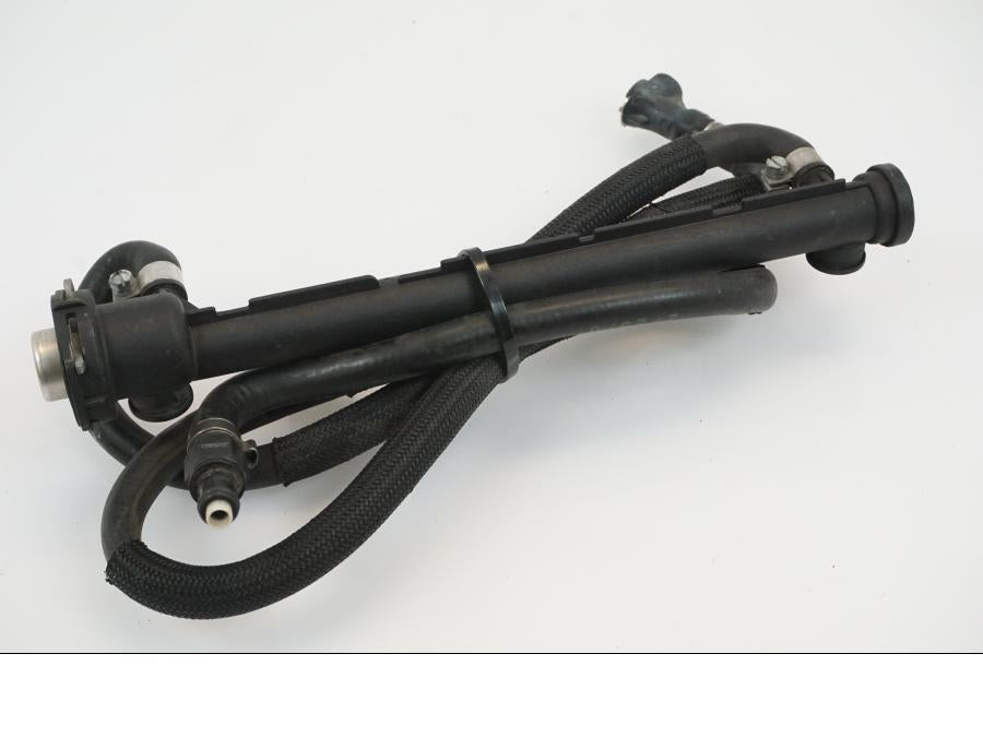 Vänster sida på Fuel Rail från en BMW K 1200 RS -2002 motorcykel.