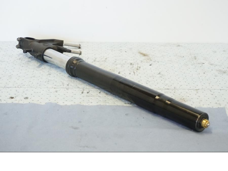 Baksidan på Gaffelben från en Suzuki GSX 1300 BK -2008 motorcykel.