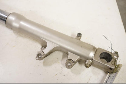 Baksidan på Gaffelben från en Suzuki GSX-R 600 -2000 motorcykel.