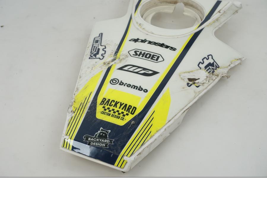 Höger sida på Kåpor från en Husqvarna 701 SUPERMOTO ABS -2016 motorcykel.