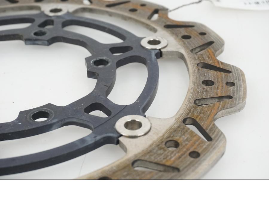 Höger sida på Bromsskiva från en Suzuki GSX-R 1000 -2007 motorcykel.