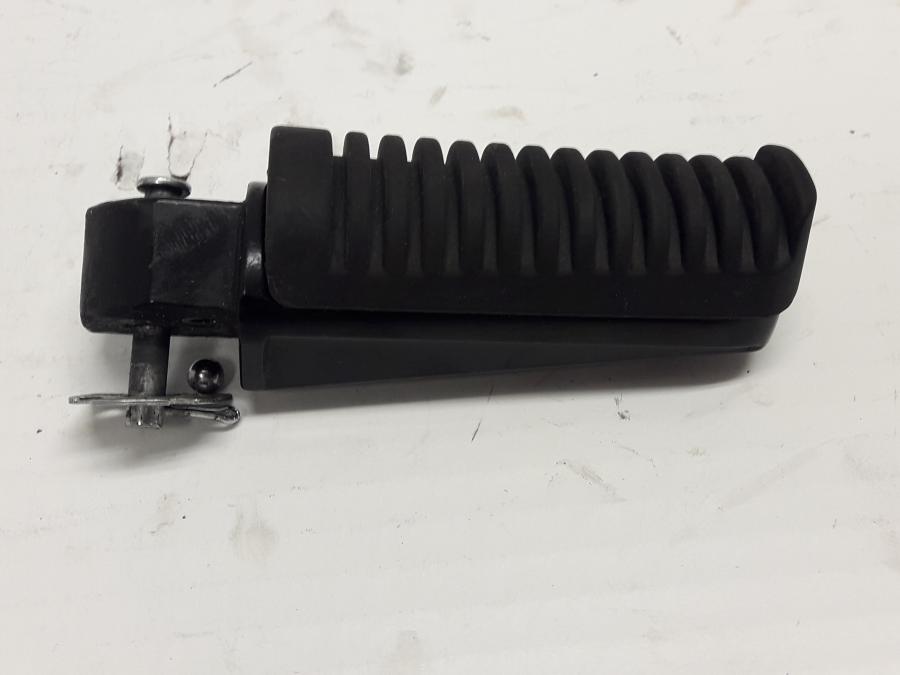 Framsidan på Fotpinne från en Yamaha XJR 1300 -2015 motorcykel.