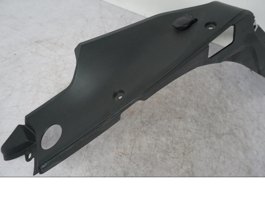 Vänster sida på Sidopanel från en BMW K 1600 GTL -2015 motorcykel.