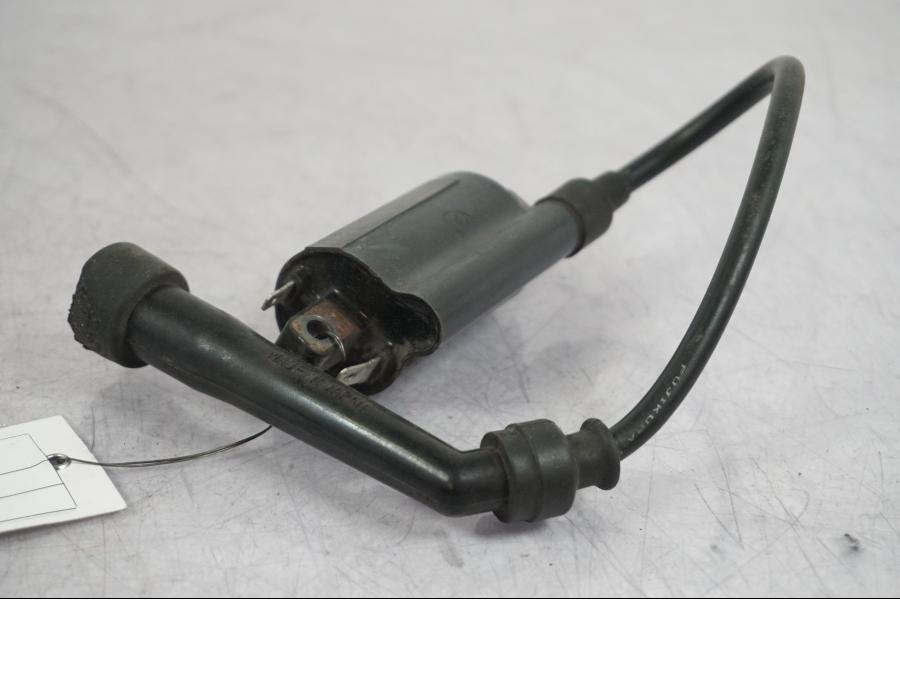 Baksidan på Tändspole från en Suzuki VZ 800 -2000 motorcykel.