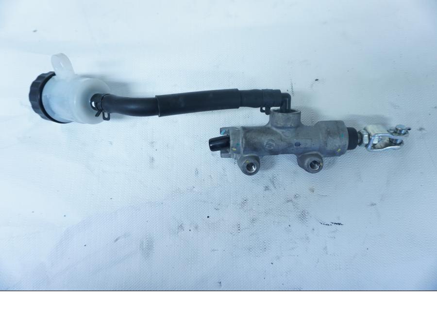 Framsidan på Bromshuvudcylinder från en Kawasaki Ninja 650 -2018 motorcykel.