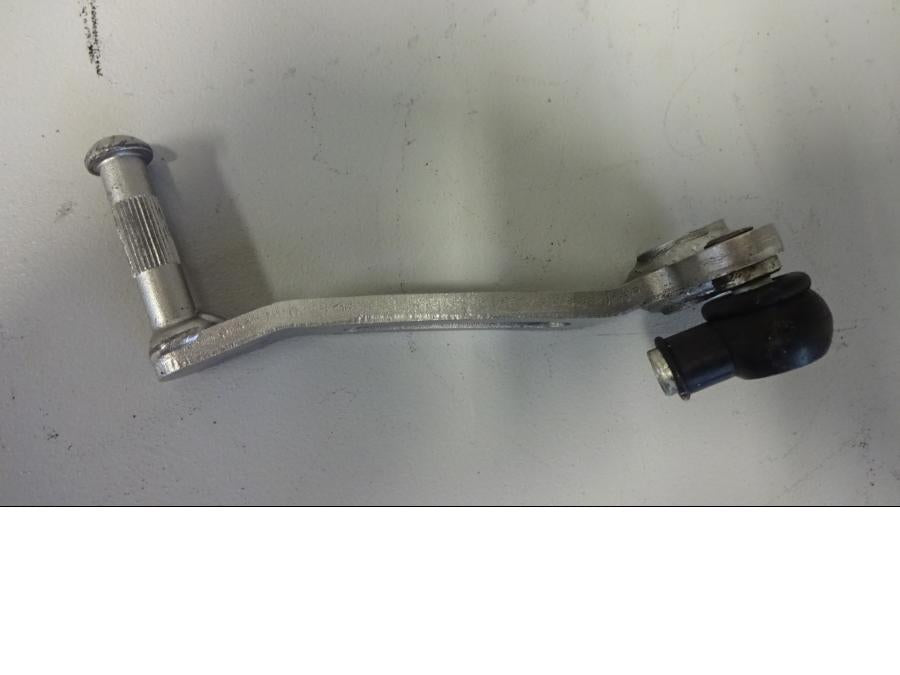 Vänster sida på Växelpedal från en Kawasaki Z 1000 -2014 motorcykel.