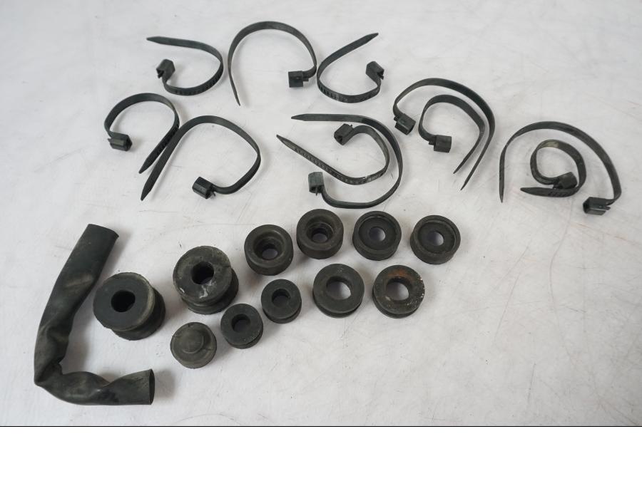 Snett nerifrån på Skruv / Mutter etc från en Suzuki SV 650 -1999 motorcykel.