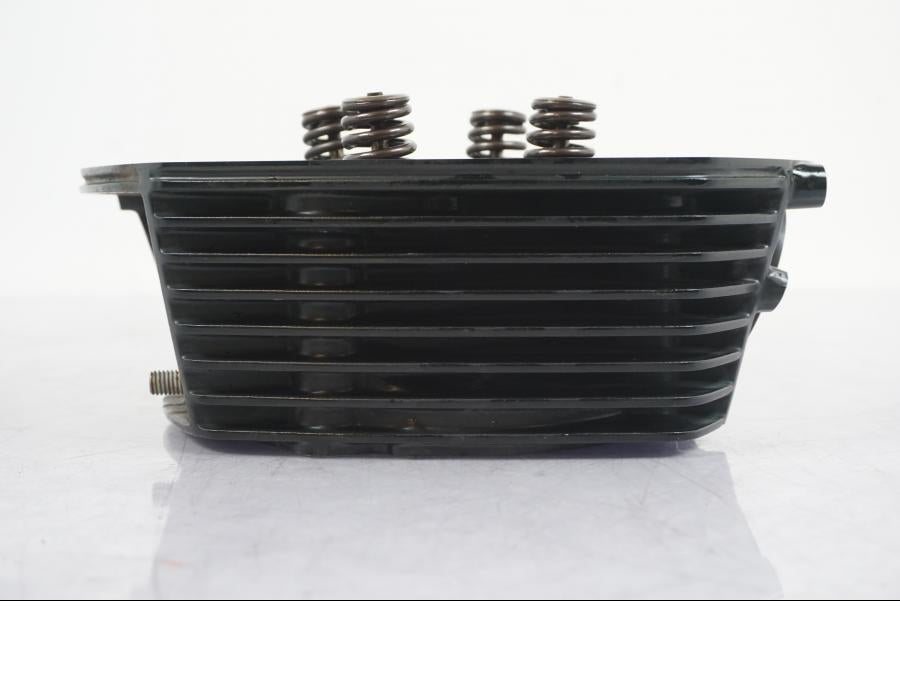 Snett nerifrån på Topplock från en BMW R NineT -2017 motorcykel.