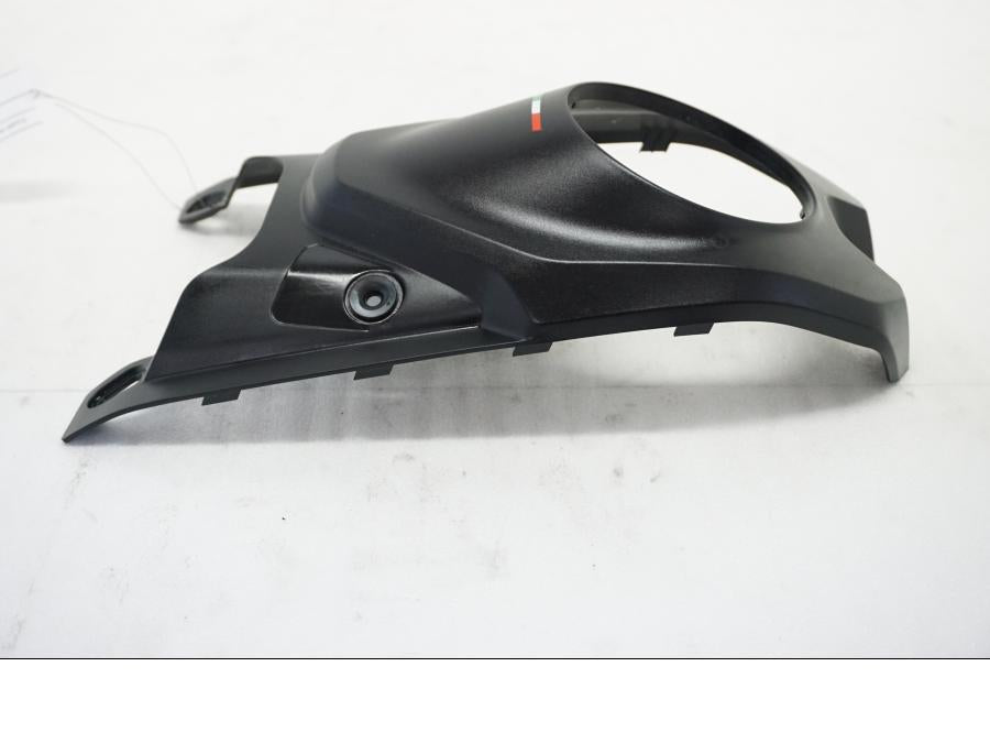 Framsidan på Bensintankskåpa från en Ducati Hypermotard -2020 motorcykel.