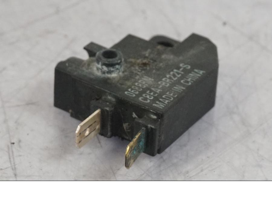 Baksidan på Bromsljuskontakt från en Yamaha MT-09 SP -2018 motorcykel.