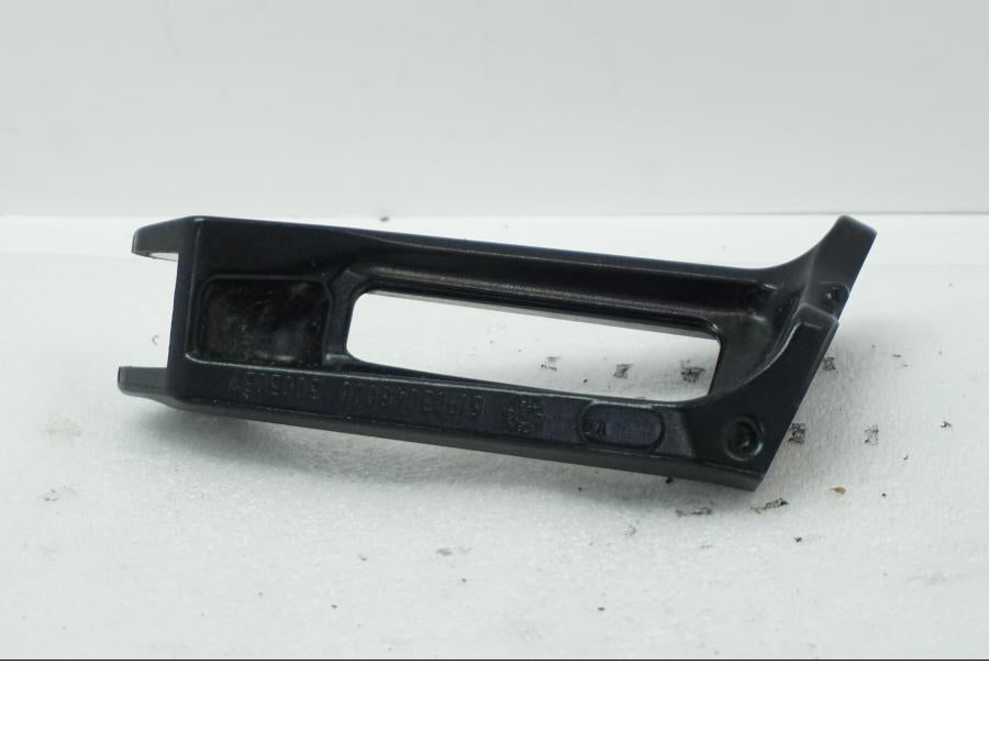 Baksidan på Fotpinnefäste från en KTM 1290 Super Adventure R -2021 motorcykel.