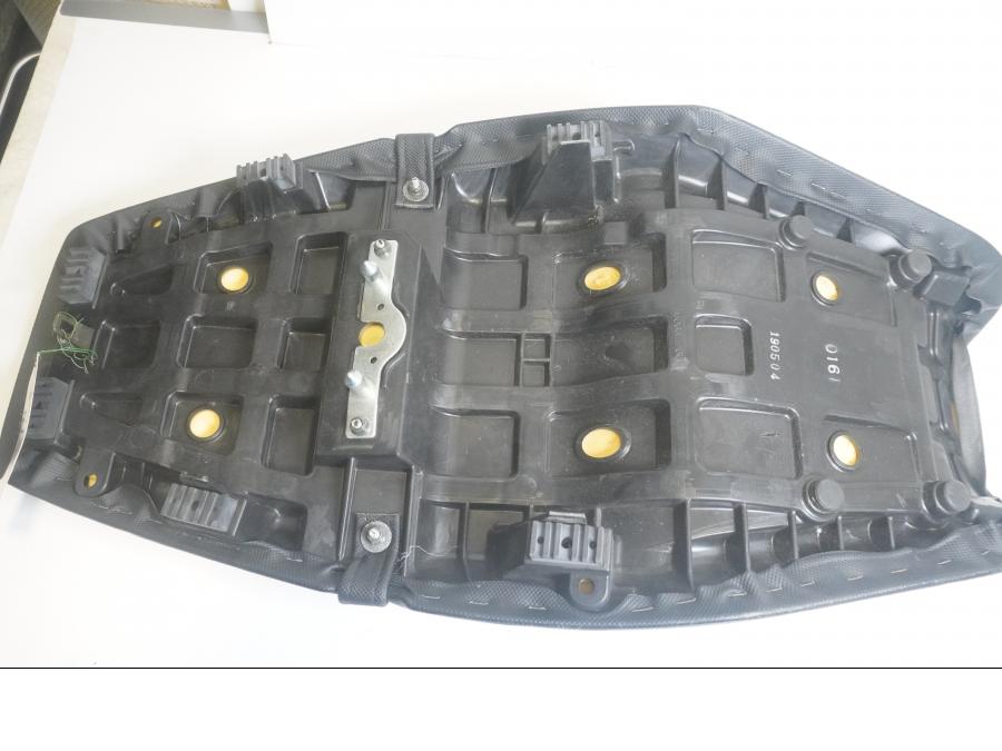 Höger sida på Sadel från en Kawasaki ZZ-R 1400 -2007 motorcykel.