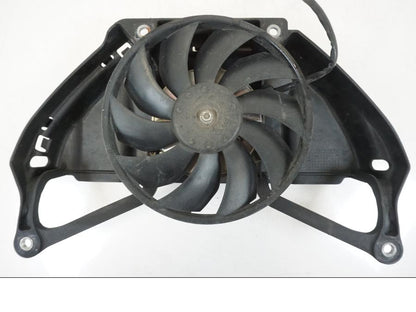 Vänster sida på Vattenkylfläkt från en Honda CB 600 F -2008 motorcykel.