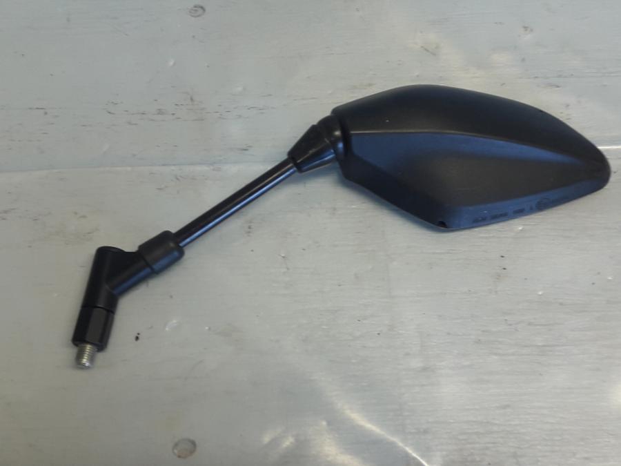 Framsidan på Backspegel från en Yamaha MT 125 -2017 motorcykel.