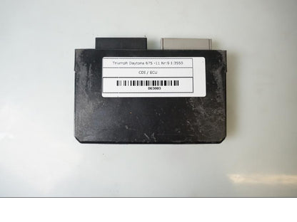 Baksidan på CDI / ECU från en Triumph Daytona 675 -2011 motorcykel.