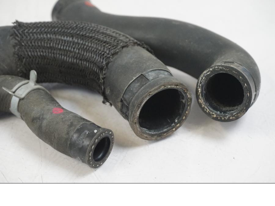 Baksidan på Vattenkyl Slang Set från en Suzuki VZR 1800 -2009 motorcykel.