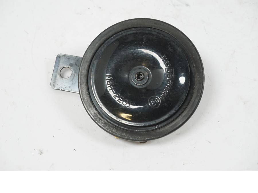 Framsidan på Signalhorn / Tuta från en Honda CBR 1000 RR -2004 motorcykel.