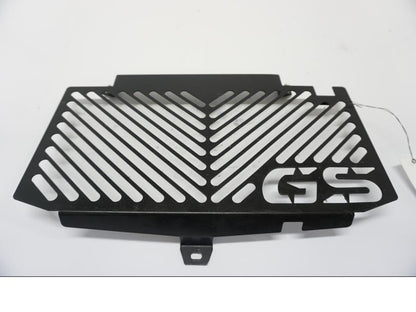 Framsidan på Vattenkylgaller från en BMW F 700 GS -2013 motorcykel.