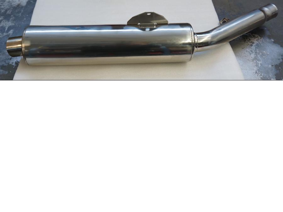 Framsidan på Ljuddämpare från en Honda CBR 600 -2000 motorcykel.