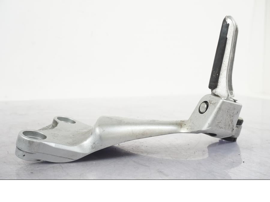 Vänster sida på Fotpinne från en Suzuki GSX 1300 RX -1999 motorcykel.