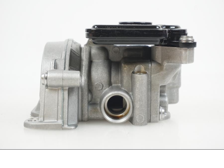 Vänster sida på Oljepump från en BMW F 850 GS -2019 motorcykel.