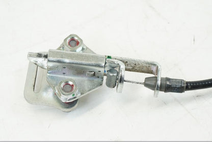 Baksidan på Sadellåsmekanism från en Kawasaki NINJA 400 -2020 motorcykel.