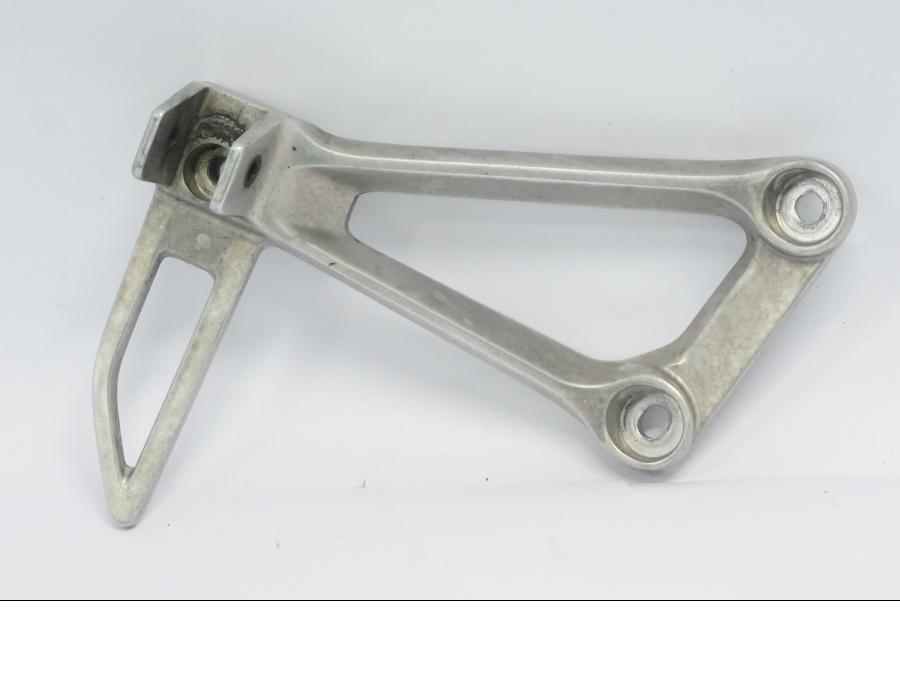 Höger sida på Fotpinnefäste från en Honda CB 500 X -2015 motorcykel.