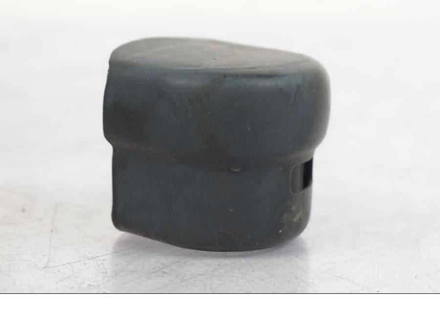 Baksidan på Bromshuvudcylinderskydd från en Yamaha XVS 1100 -2004 motorcykel.