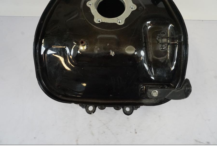 Extrabild2 på Bensintank från en KTM 125 Duke -2017 motorcykel.