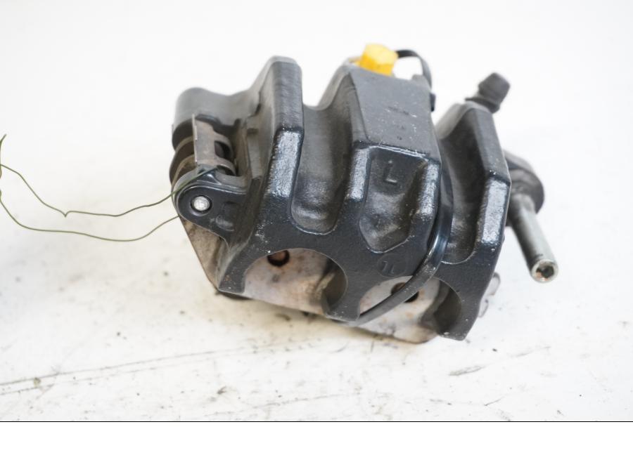 Höger sida på Bromsok från en Triumph Bonneville -2012 motorcykel.