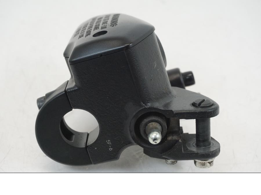 Baksidan på Bromshuvudcylinder från en Kawasaki ER-6F -2016 motorcykel.