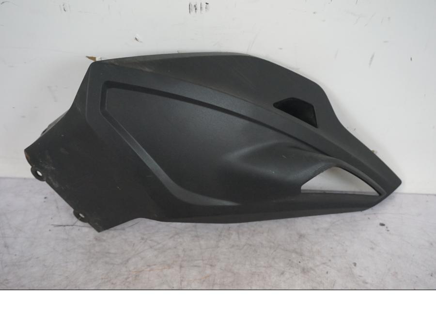 Framsidan på Motorspoiler från en BMW S 1000 XR -2019 motorcykel.