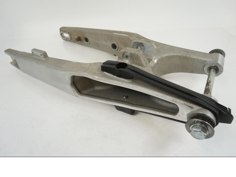 Framsidan på Sving från en AJP PR7 -2021 motorcykel.