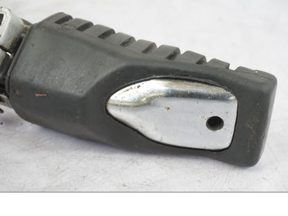 Snett nerifrån på Fotpinne från en Kawasaki KL 650A -1987 motorcykel.