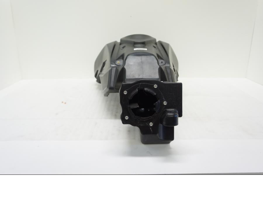 Höger sida på Bensintank från en Ducati Hypermotard -2020 motorcykel.