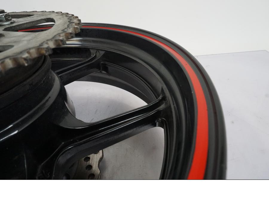 Extrabild1 på Fälg från en Kawasaki ER-6N -2012 motorcykel.