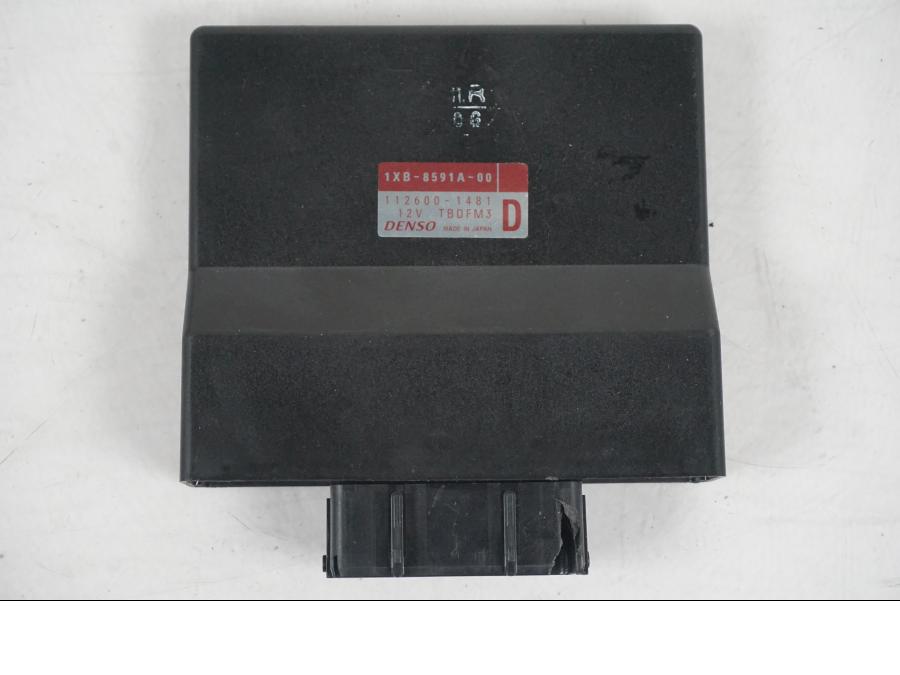 Extrabild2 på <p>Låssats från Yamaha MT-07 ABS 2014. 1st nyckel, tändningslås, antenn, sadellås, cdi och tanklock.</p>

<p>Nyckeln är krokig, går ej att få i styrlåset samt att en mindre plastbit saknas från CDI se bilder.</p> motorcykel.