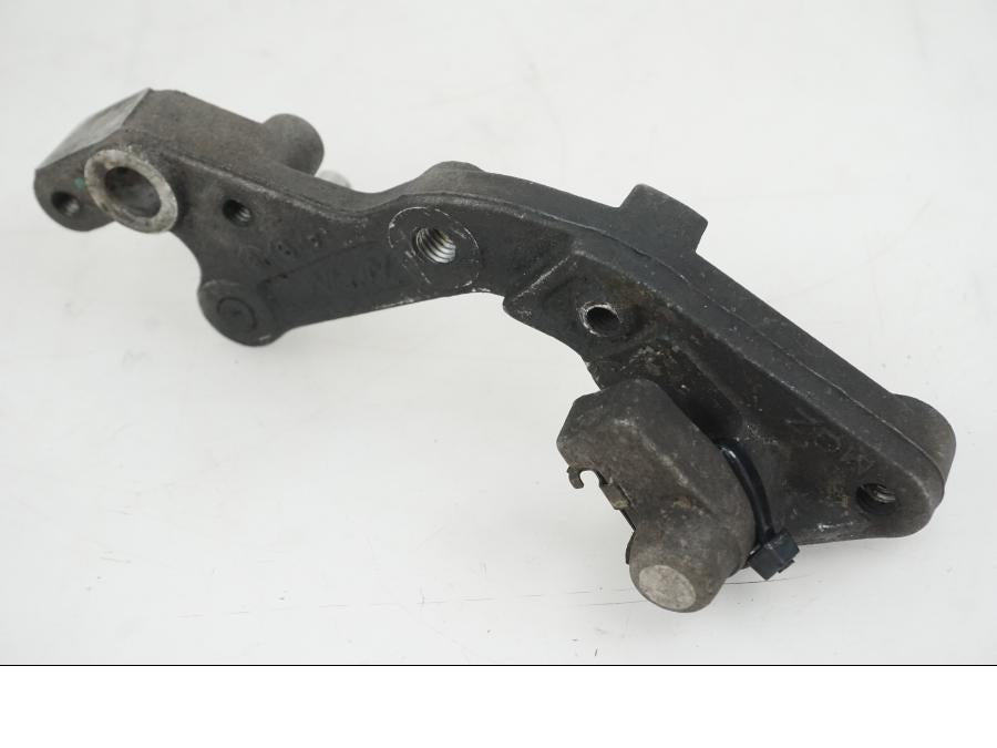 Vänster sida på Bromsoksfäste från en Honda CB 500 X -2015 motorcykel.