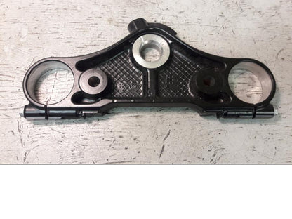 Höger sida på Gaffelkrona från en Honda ADV 750 -2017 motorcykel.